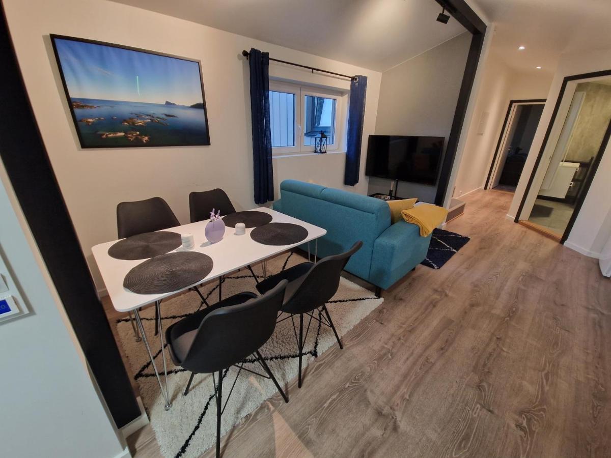 Northern Living 1 Room With Shared Bathroom Tromso Bagian luar foto